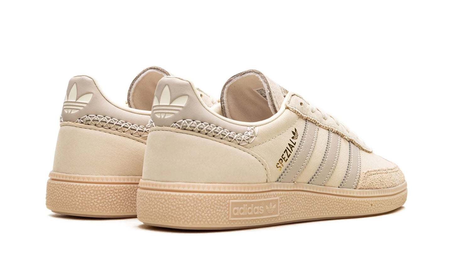 Parte de trás das sapatilhas Adidas Handball Spezial Cream White Beige