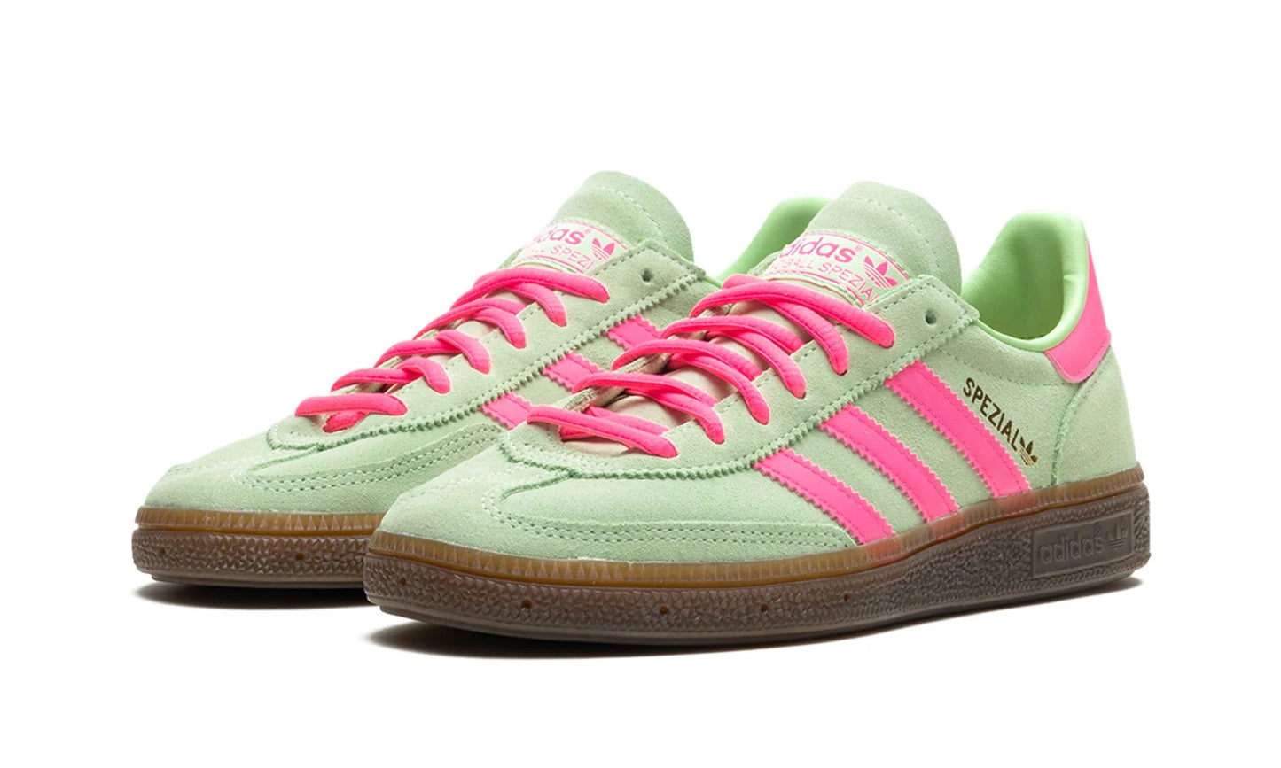 Parte da frente das sapatilhas Adidas Handball Spezial Semi Green Spark