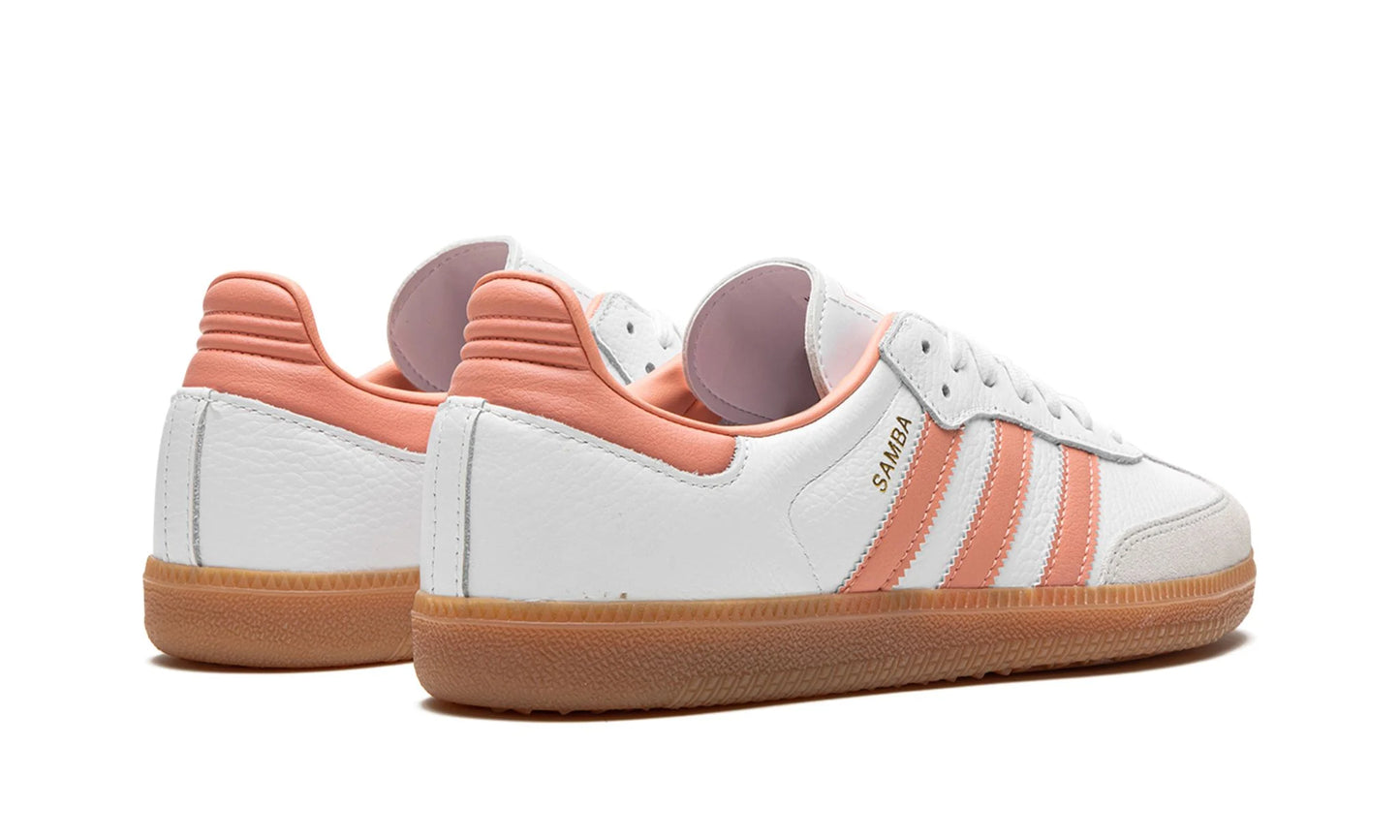 Parte de trás das sapatilhas Adidas Samba OG White Wonder Clay Gum