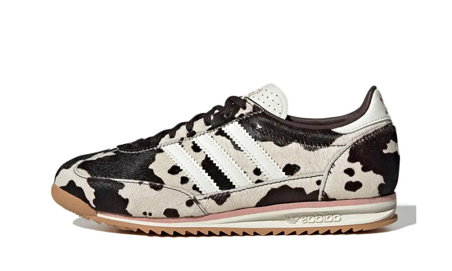 Lado esquedo das sapatilhas Adidas SL 72 Og Cow Print