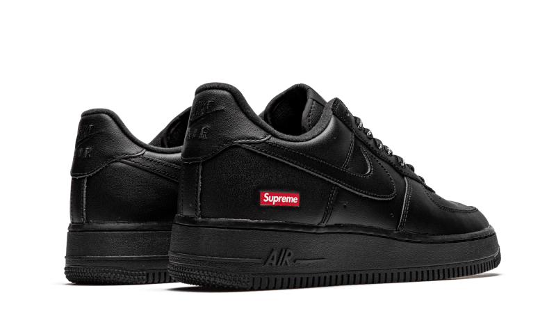 Parte de trás das sapatilhas Nike Air Force 1 Low Supreme Black