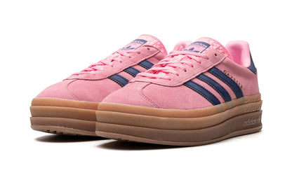 Parte da frente das sapatilhas Adidas Gazelle Bold Pink Glow