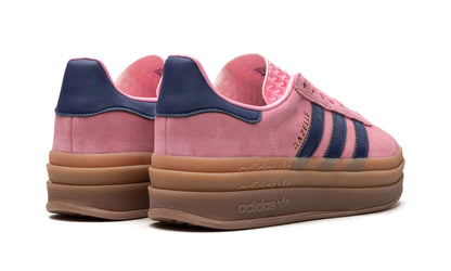 Parte de trás das sapatilhas Adidas Gazelle Bold Pink Glow