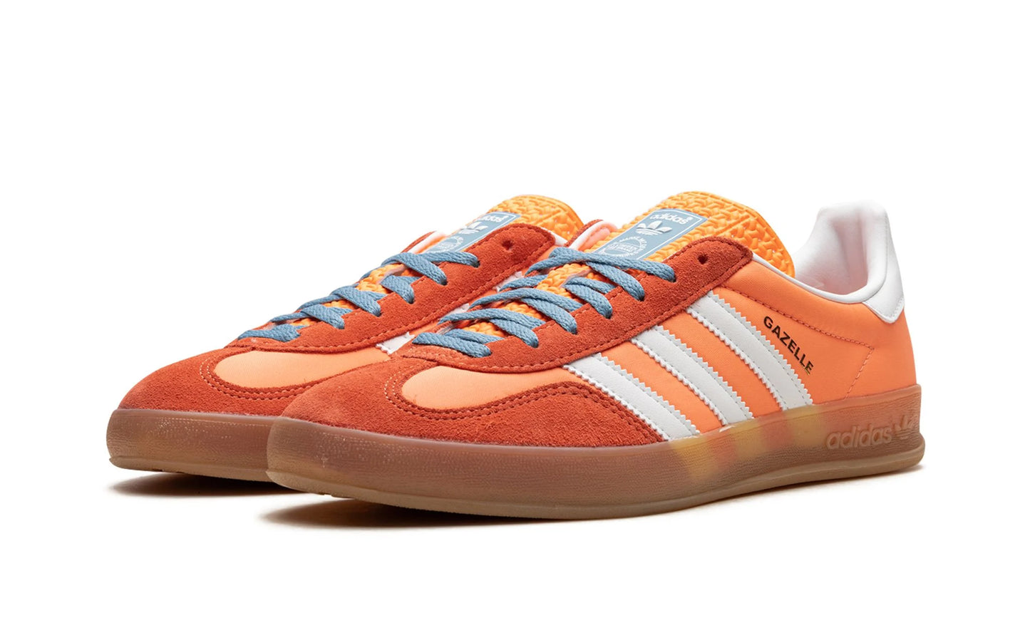 Parte da frente das sapatilhas Adidas Gazelle Indoor Beam Orange