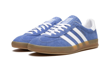 Parte da frente das sapatilhas Adidas Gazelle Indoor Blue Fusion