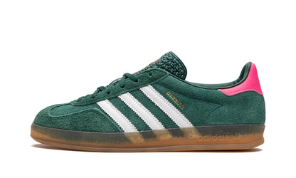 Lado esquerdo das sapatilhas Adidas Gazelle Indoor Collegiate Green Lucid Pink