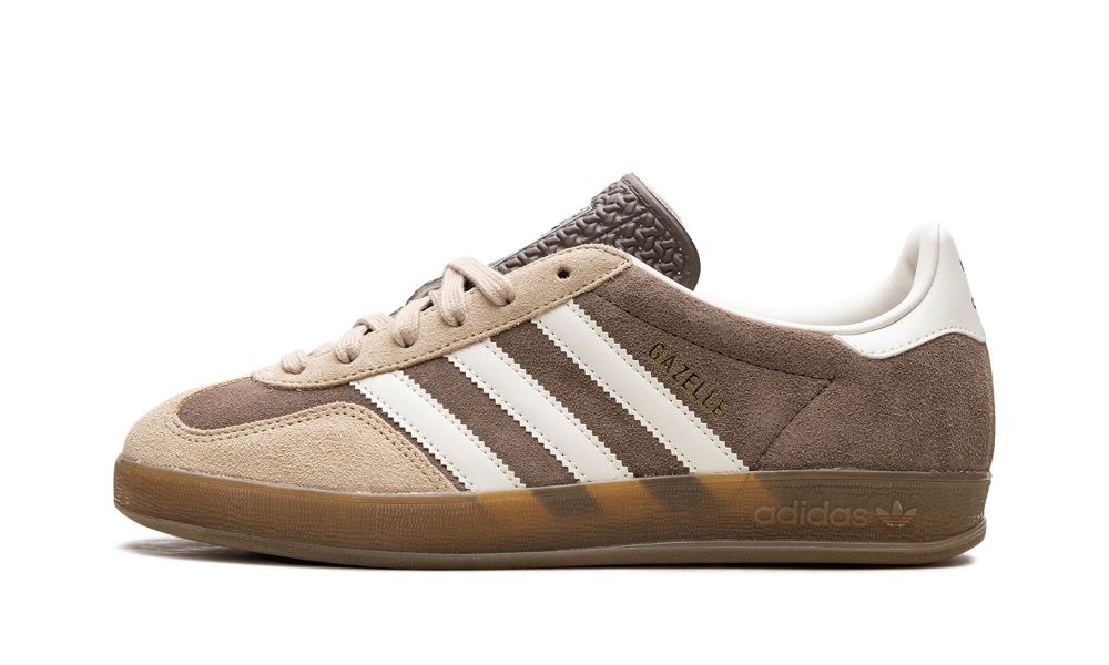 Lado esquerdo das sapatilhas  Adidas Gazelle Indoor Earth Strata Magic Beige