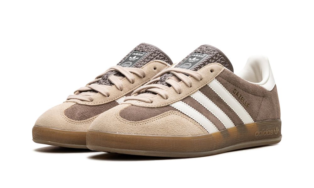 Parte da frente das sapatilhas Adidas Gazelle Indoor Earth Strata Magic Beige