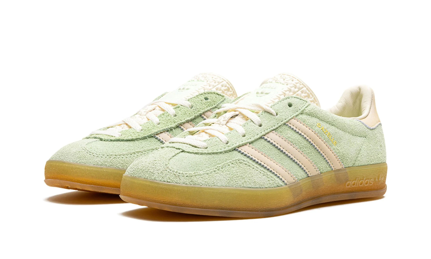 Parte da frente das sapatilhas Adidas Gazelle Indoor Semi Green Spark