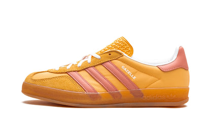 Lado esquerdo das sapatilhas Adidas Gazelle Indoor Semi Spark Clay