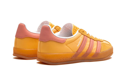 Parte de trás das sapatilhas Adidas Gazelle Indoor Semi Spark Clay