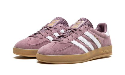 Parte da frente das sapatilhas Adidas Gazelle Indoor Shadow Fig