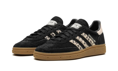 Parte da frente das Adidas Handball Spezial Black Wonder Leopard