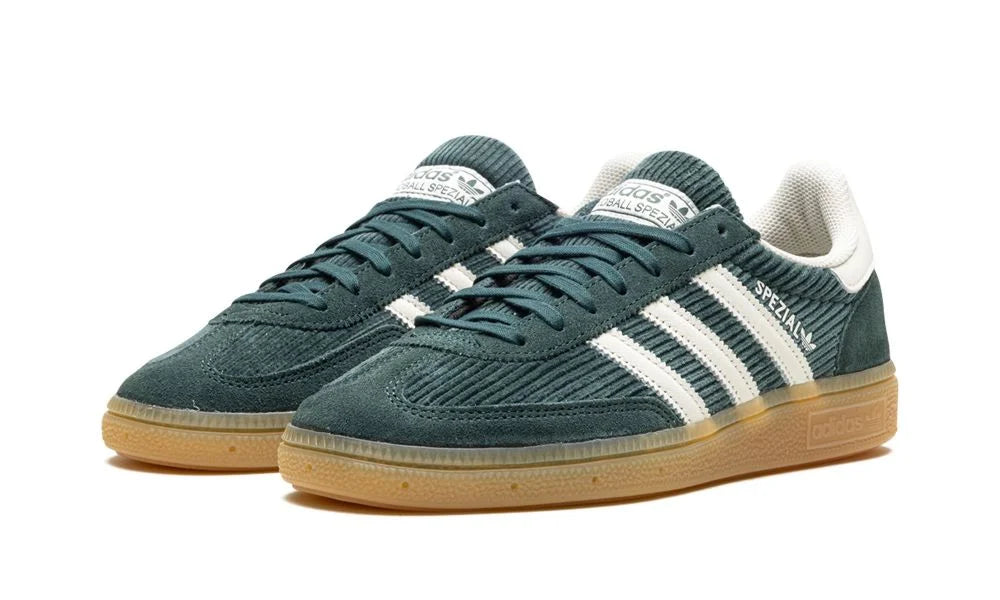 Parte da frente das Sapatilhas Adidas Handball Spezial Mineral Green