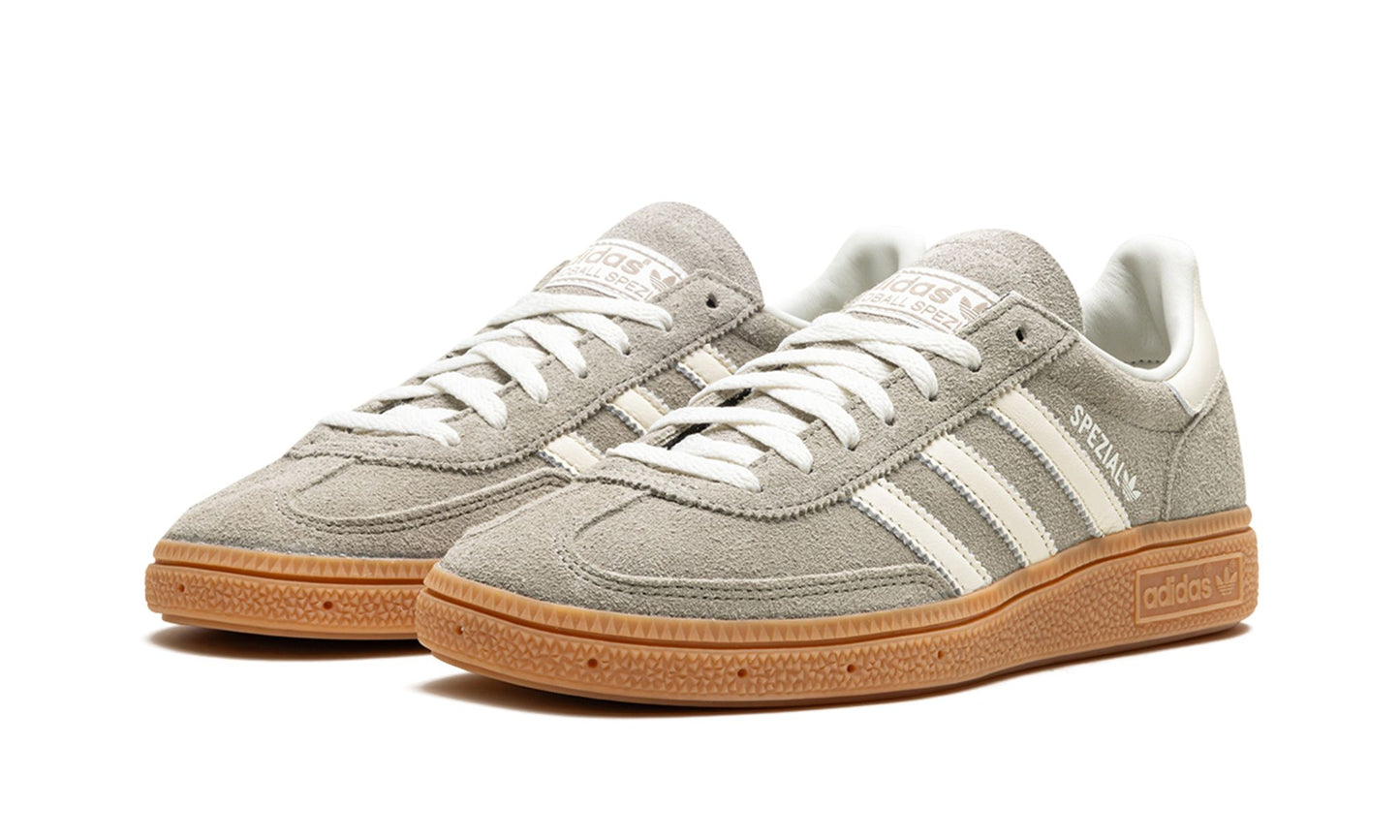 Parte da frente das sapatilhas Adidas Handball Spezial Silver Pebble