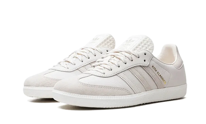 Parte da frente das sapatilhas Adidas Samba OG Kith Classics Cloud White