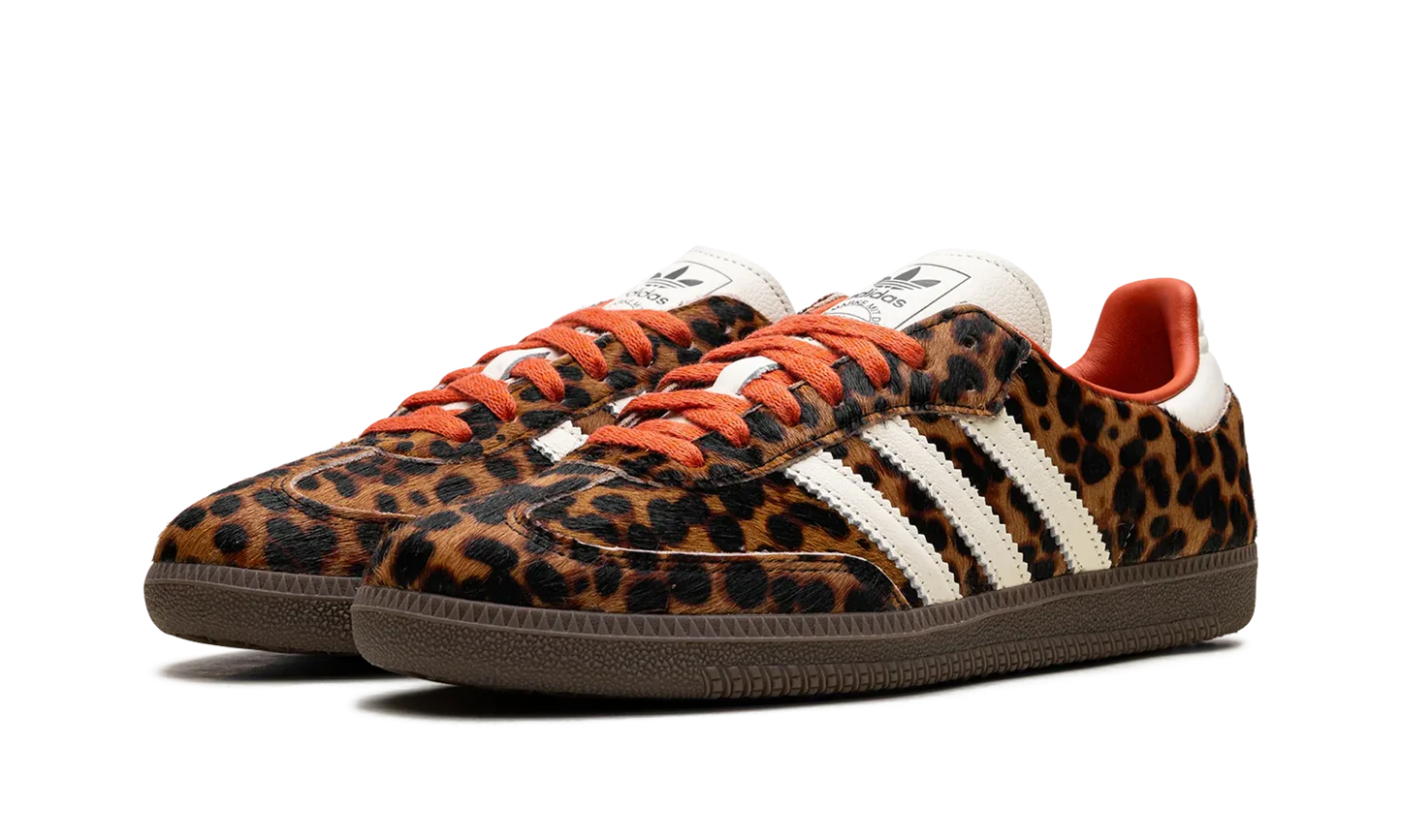 Parte da frente das sapatilhas Adidas Samba OG Preloved Red Leopard