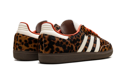 Parte de trás das sapatilhas Adidas Samba OG Preloved Red Leopard