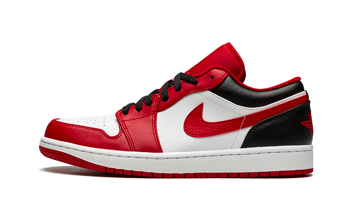 Lado esquerdo das sapatilhas Air Jordan 1 Low Bulls