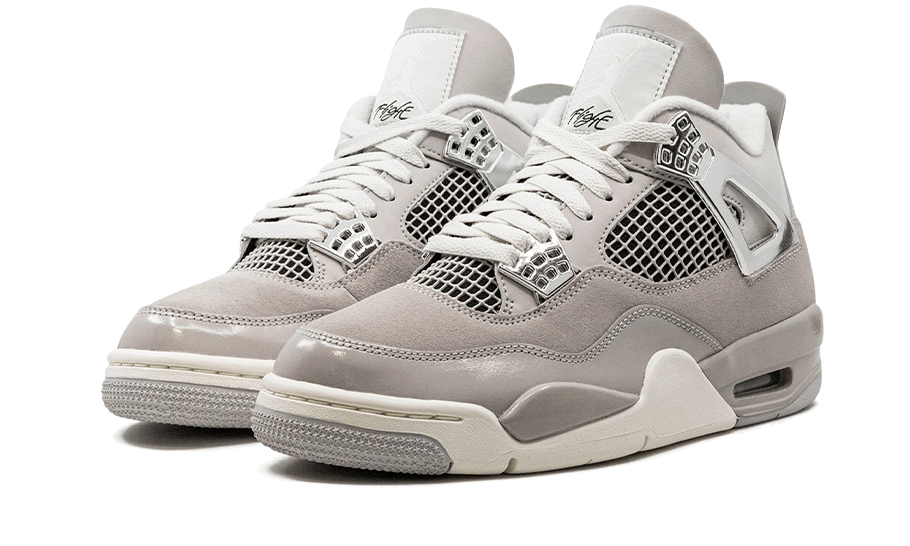 Parte da frente das sapatilhas Air Jordan 4 Retro Frozen Moments