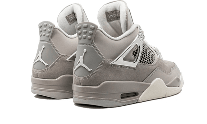 Parte de trás das sapatilhas Air Jordan 4 Retro Frozen Moments