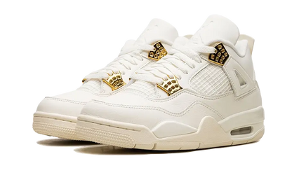 Parte da frente das sapatilhas Air Jordan 4 Retro Metallic Gold