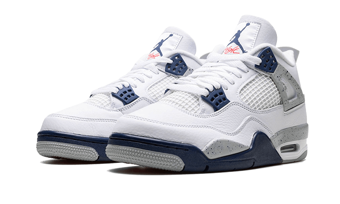 Parte da frente das sapatilhas Air Jordan 4 Retro Midnight Navy