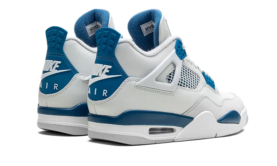 Parte de trás das sapatilhas Air Jordan 4 Retro Military Blue