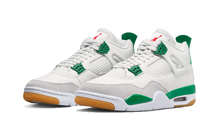 Parte da frente das sapatilhas Air Jordan 4 Retro SB Pine Green