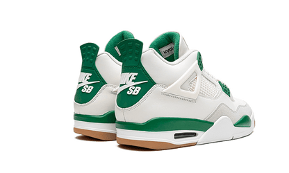 Parte de trás das sapatilhas Air Jordan 4 Retro SB Pine Green