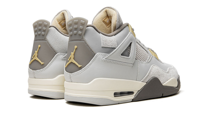 Parte de trás das sapatilhas Air Jordan 4 Retro SE Craft Photon Dust