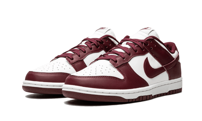 Parte da frente das sapatilhas Nike Dunk Low Bordeaux
