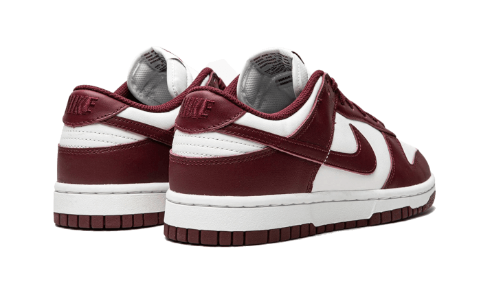 Parte de trás das sapatilhas Nike Dunk Low Bordeaux