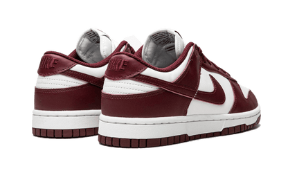 Parte de trás das sapatilhas Nike Dunk Low Bordeaux