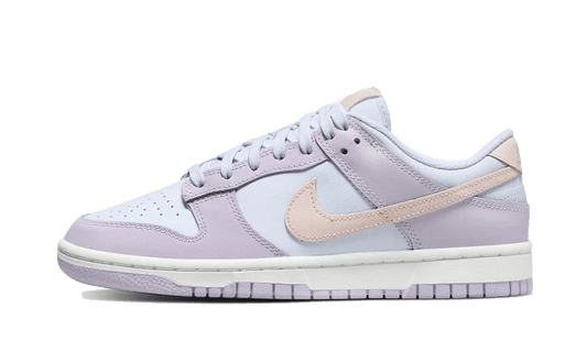 Lado esquerdo das sapatilhas Nike Dunk Low Easter