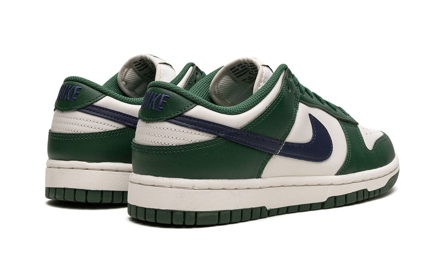 Parte de trás das sapatilhas Nike Dunk Low Gorge Green Midnight Navy