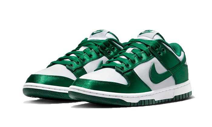 Parte da frente das sapatilhas Nike Dunk Low Green Satin