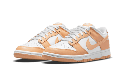 Parte da frente das sapatilhas Nike Dunk Low Harvest Moon