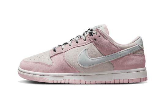 Lado esquerdo das sapatilhas Nike Dunk Low LX Pink Foam