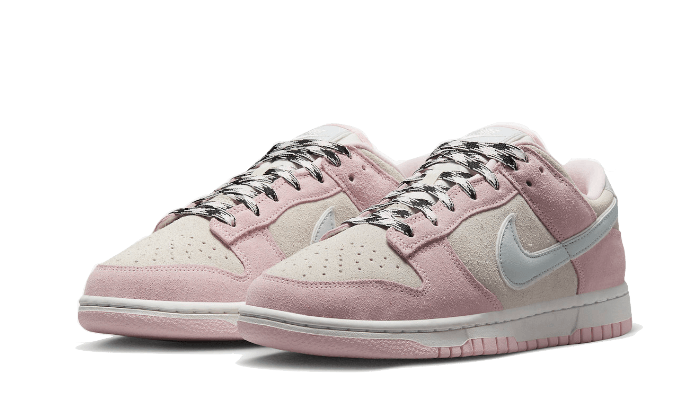 Parte da frente das sapatilhas Nike Dunk Low LX Pink Foam