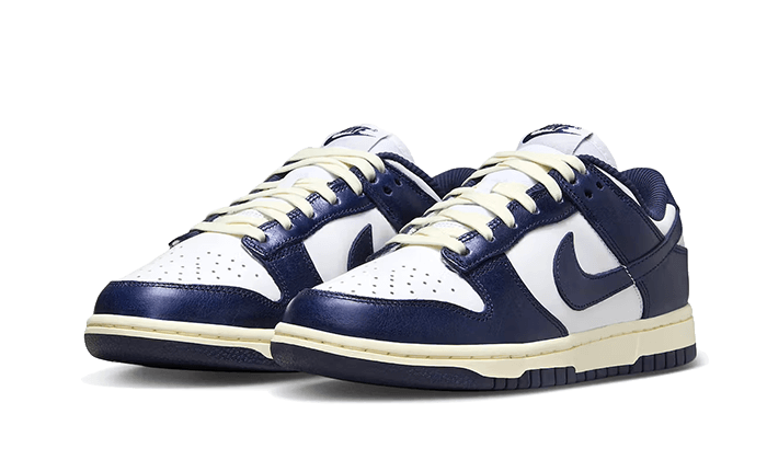 Parte da frente das sapatilhas Nike Dunk Low PRM Vintage Navy