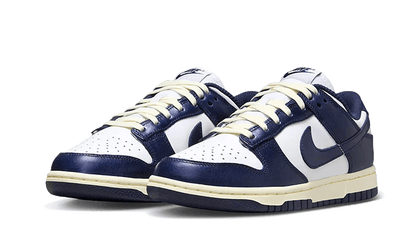 Parte da frente das sapatilhas Nike Dunk Low PRM Vintage Navy
