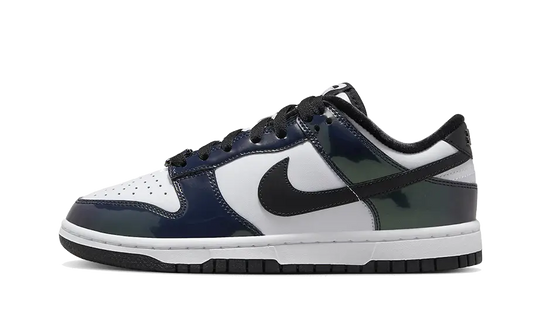 Lado esquerdo das sapatilhas Nike Dunk Low SE Just Do It Iridescent