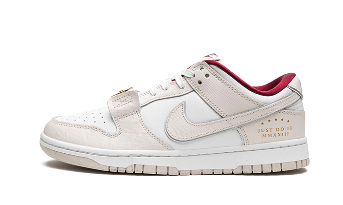 Lado esquerdo das sapatilhas Nike Dunk Low SE Just Do It White Phantom