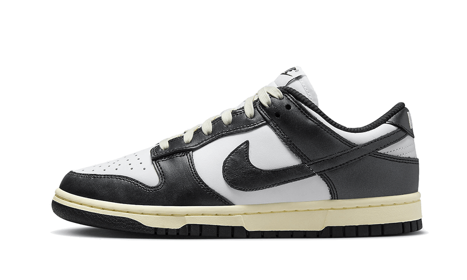 Lado esquerdo das sapatilhas Nike Dunk Low Vintage Panda