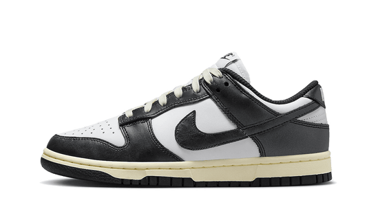Lado esquerdo das sapatilhas Nike Dunk Low Vintage Panda