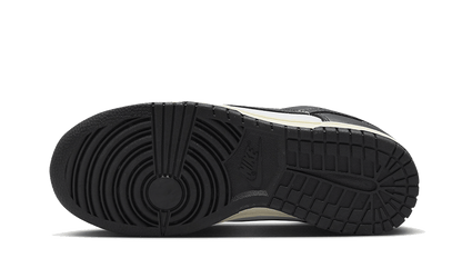 Sola das sapatilhas Nike Dunk Low Vintage Panda