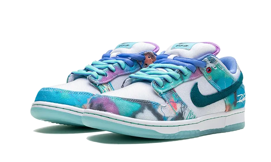 Parte da frente das sapatilhas Nike SB Dunk Low Futura Laboratories Bleached Aqua