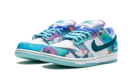 Parte da frente das sapatilhas Nike SB Dunk Low Futura Laboratories Bleached Aqua