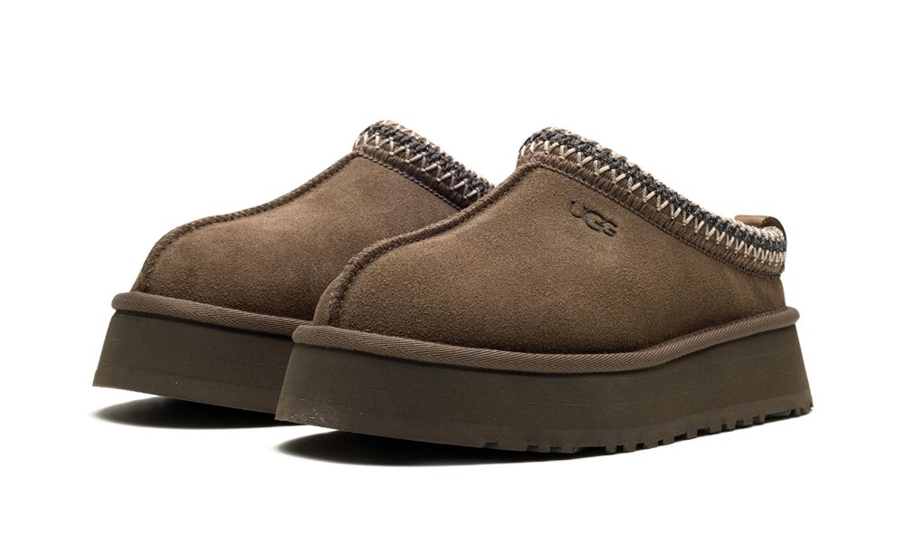 Parte da frente das pantufas/socas UGG Tazz Slipper Hickory